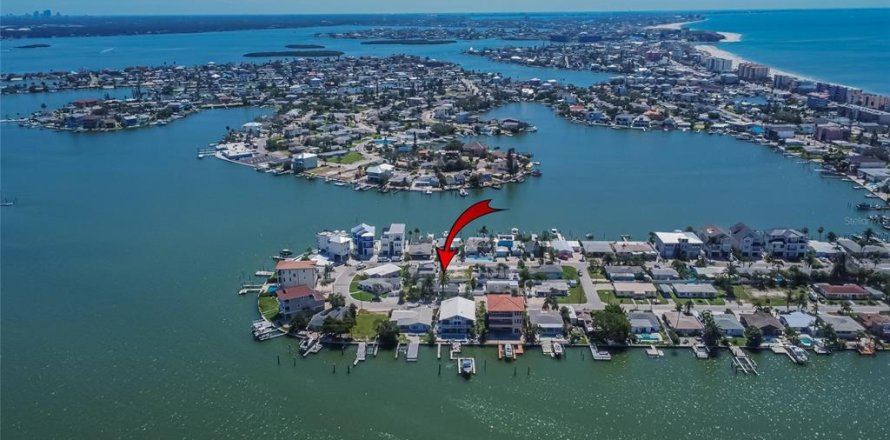 Casa en Madeira Beach, Florida 2 dormitorios, 125.51 m2 № 2220331