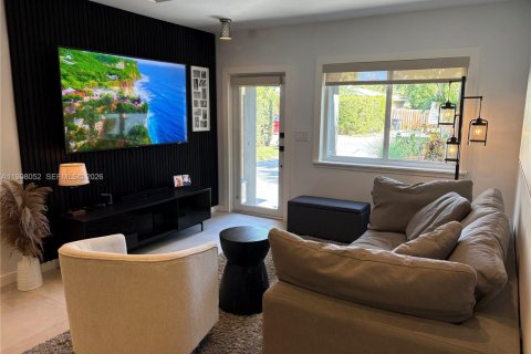 House in Fort Lauderdale, Florida 3 bedrooms, 96.06 sq.m. № 2169886 - photo 12