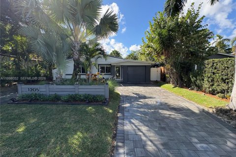 House in Fort Lauderdale, Florida 3 bedrooms, 96.06 sq.m. № 2169886 - photo 1