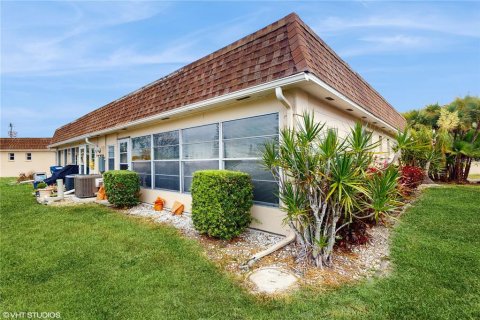 Condo in Bradenton, Florida, 2 bedrooms  № 1718581 - photo 16