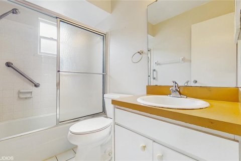Condo in Bradenton, Florida, 2 bedrooms  № 1718581 - photo 9