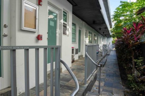Снять в аренду квартиру в Майами-Бич, Флорида 41.81м2, № 2184081 - фото 12
