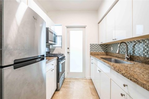 Снять в аренду квартиру в Майами-Бич, Флорида 41.81м2, № 2184081 - фото 7