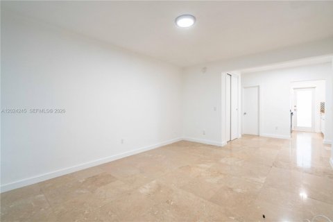 Снять в аренду квартиру в Майами-Бич, Флорида 41.81м2, № 2184081 - фото 4