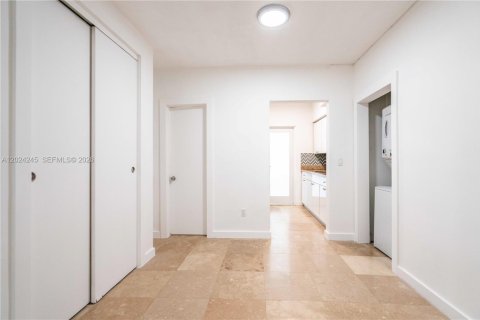 Снять в аренду квартиру в Майами-Бич, Флорида 41.81м2, № 2184081 - фото 6