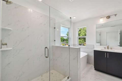 House in Tampa, Florida 4 bedrooms, 223.8 sq.m. № 1511924 - photo 30