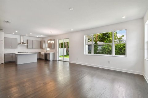 House in Tampa, Florida 4 bedrooms, 223.8 sq.m. № 1511924 - photo 12