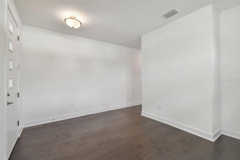 House in Tampa, Florida 4 bedrooms, 223.8 sq.m. № 1511924 - photo 3
