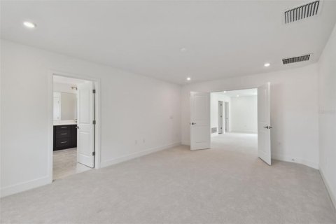 House in Tampa, Florida 4 bedrooms, 223.8 sq.m. № 1511924 - photo 28