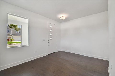 House in Tampa, Florida 4 bedrooms, 223.8 sq.m. № 1511924 - photo 5
