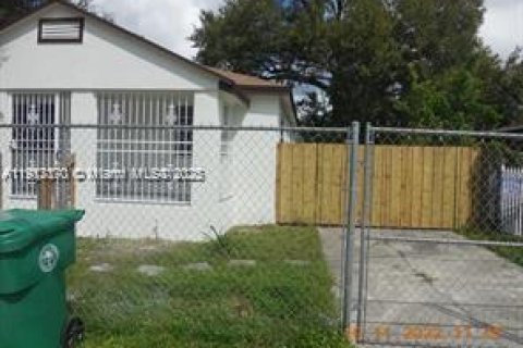 Villa ou maison à vendre à Miami, Floride: 3 chambres, 75.81 m2 № 1975786 - photo 3