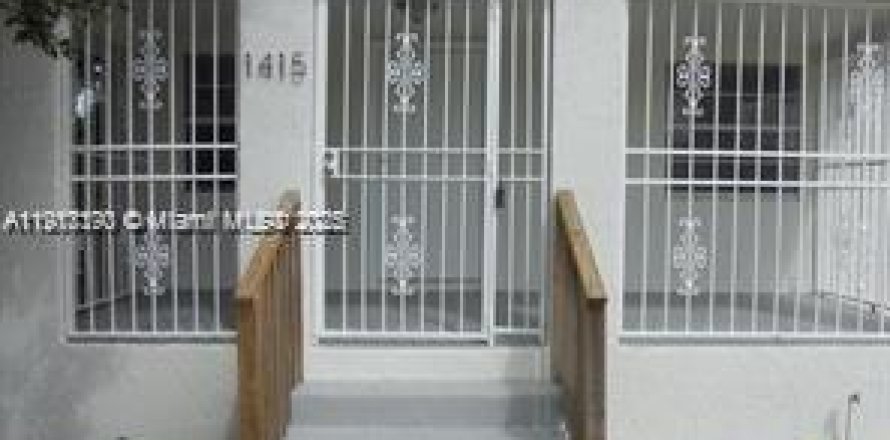 Villa ou maison à Miami, Floride 3 chambres, 75.81 m2 № 1975786