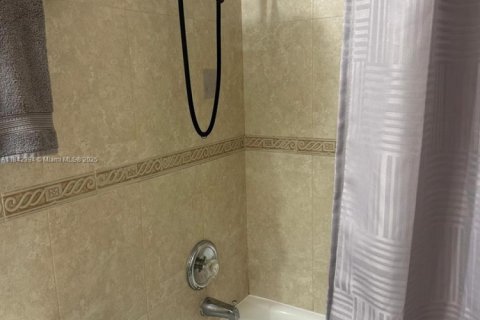 Condominio en venta en Sunny Isles Beach, Florida, 33.44 m2 № 1836229 - foto 11