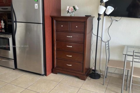 Condominio en venta en Sunny Isles Beach, Florida, 33.44 m2 № 1836229 - foto 16