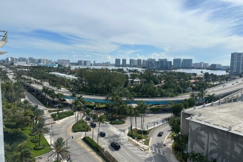 Condominio en venta en Sunny Isles Beach, Florida, 33.44 m2 № 1836229 - foto 1