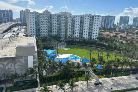 Condominio en venta en Sunny Isles Beach, Florida, 33.44 m2 № 1836229 - foto 15
