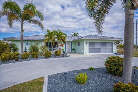 House in Punta Gorda, Florida 2 bedrooms, 144.83 sq.m. № 2232961