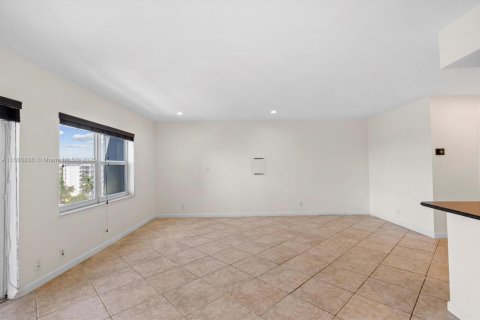 Condominio en venta en Hallandale Beach, Florida, 1 dormitorio, 78.97 m2 № 1944264 - foto 7