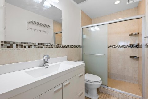 Condominio en venta en Hallandale Beach, Florida, 1 dormitorio, 78.97 m2 № 1944264 - foto 19