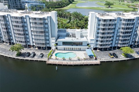 Condominio en venta en Hallandale Beach, Florida, 1 dormitorio, 78.97 m2 № 1944264 - foto 26