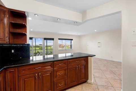 Condominio en venta en Hallandale Beach, Florida, 1 dormitorio, 78.97 m2 № 1944264 - foto 16