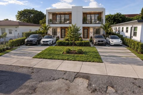 Propiedad comercial en Hallandale Beach, Florida № 2328304
