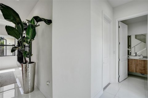 House in Doral, Florida 3 bedrooms, 192.12 sq.m. № 1893154 - photo 25