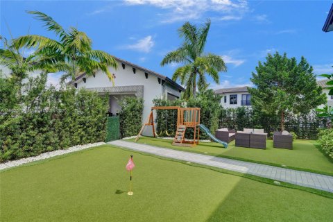 House in Doral, Florida 3 bedrooms, 192.12 sq.m. № 1893154 - photo 8