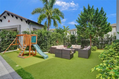 House in Doral, Florida 3 bedrooms, 192.12 sq.m. № 1893154 - photo 6