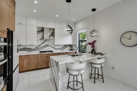 House in Doral, Florida 3 bedrooms, 192.12 sq.m. № 1893154 - photo 20