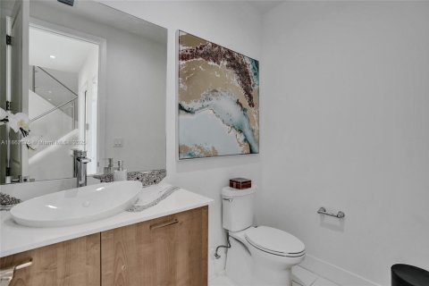 House in Doral, Florida 3 bedrooms, 192.12 sq.m. № 1893154 - photo 29