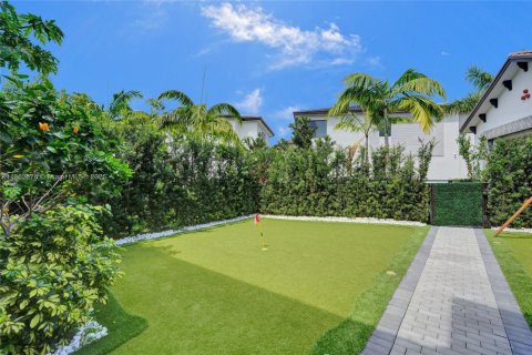 House in Doral, Florida 3 bedrooms, 192.12 sq.m. № 1893154 - photo 7