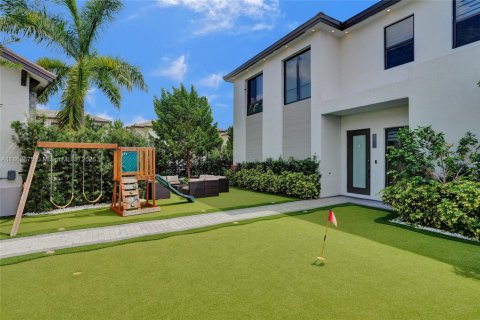 House in Doral, Florida 3 bedrooms, 192.12 sq.m. № 1893154 - photo 2