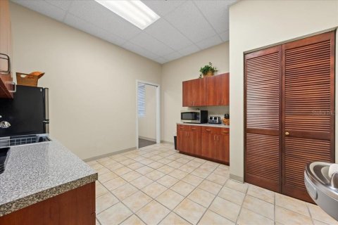 Immobilier commercial à vendre à Largo, Floride: 428.19 m2 № 2411601 - photo 13