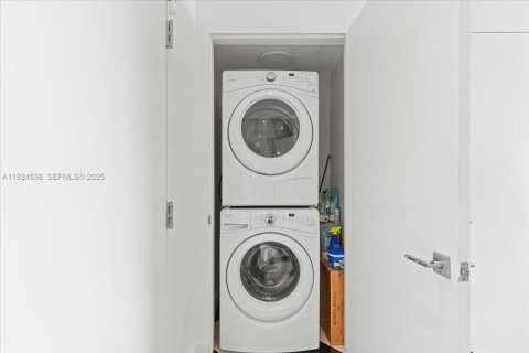 Condominio en venta en Miami, Florida, 2 dormitorios, 181.16 m2 № 1982923 - foto 28