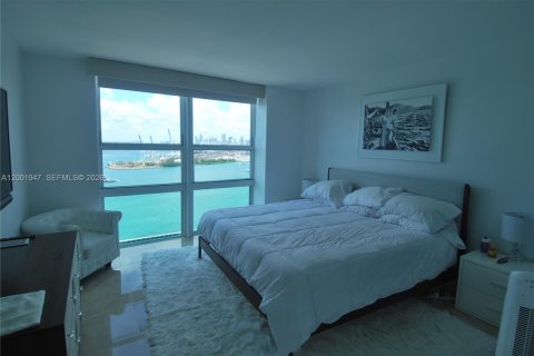 Condo in Miami Beach, Florida, 1 bedroom  № 2067835 - photo 2