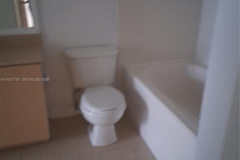 Condo in Hollywood, Florida, 2 bedrooms  № 1995568 - photo 13