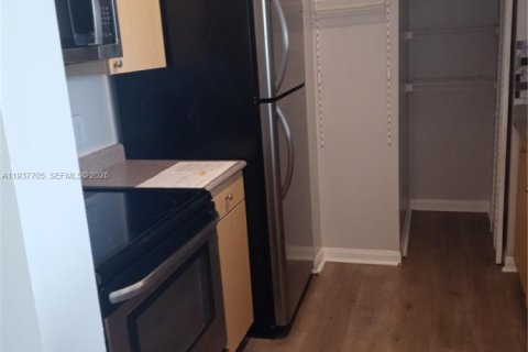 Copropriété à louer à Hollywood, Floride: 2 chambres, 104.98 m2 № 1995568 - photo 2