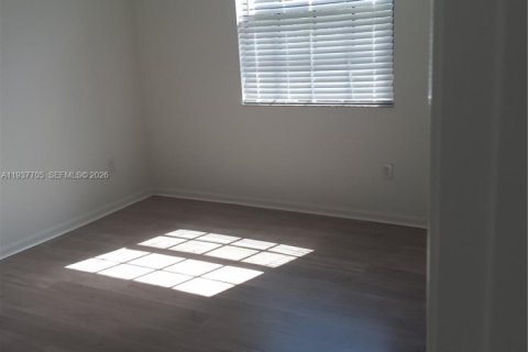 Condo in Hollywood, Florida, 2 bedrooms  № 1995568 - photo 18