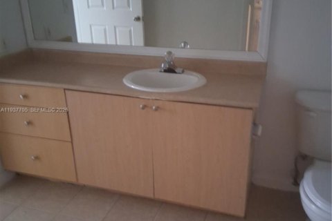 Condo in Hollywood, Florida, 2 bedrooms  № 1995568 - photo 15