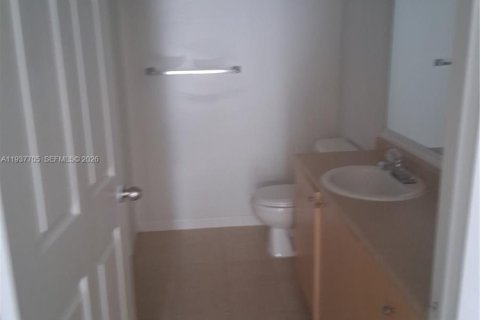 Condo in Hollywood, Florida, 2 bedrooms  № 1995568 - photo 20