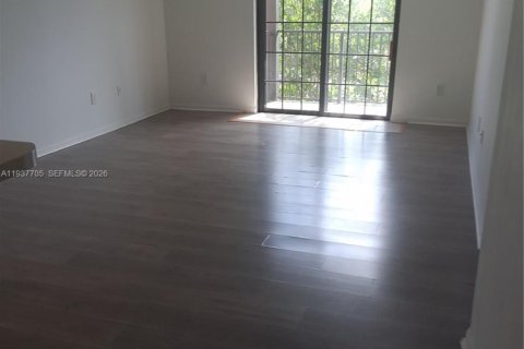 Condo in Hollywood, Florida, 2 bedrooms  № 1995568 - photo 10