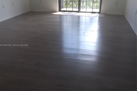 Condo in Hollywood, Florida, 2 bedrooms  № 1995568 - photo 9