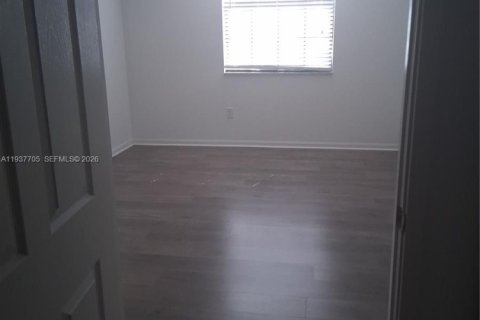 Condo in Hollywood, Florida, 2 bedrooms  № 1995568 - photo 22