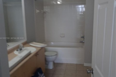 Copropriété à louer à Hollywood, Floride: 2 chambres, 104.98 m2 № 1995568 - photo 6