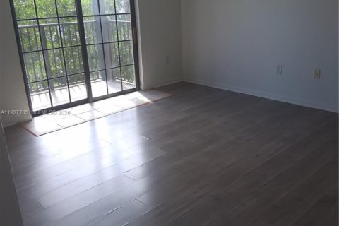 Condo in Hollywood, Florida, 2 bedrooms  № 1995568 - photo 25