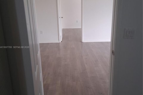 Condo in Hollywood, Florida, 2 bedrooms  № 1995568 - photo 12