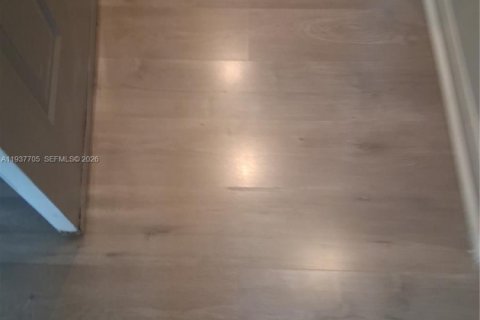 Condo in Hollywood, Florida, 2 bedrooms  № 1995568 - photo 27