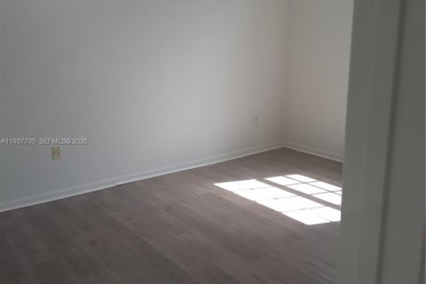 Condo in Hollywood, Florida, 2 bedrooms  № 1995568 - photo 14