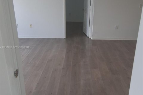 Condo in Hollywood, Florida, 2 bedrooms  № 1995568 - photo 24